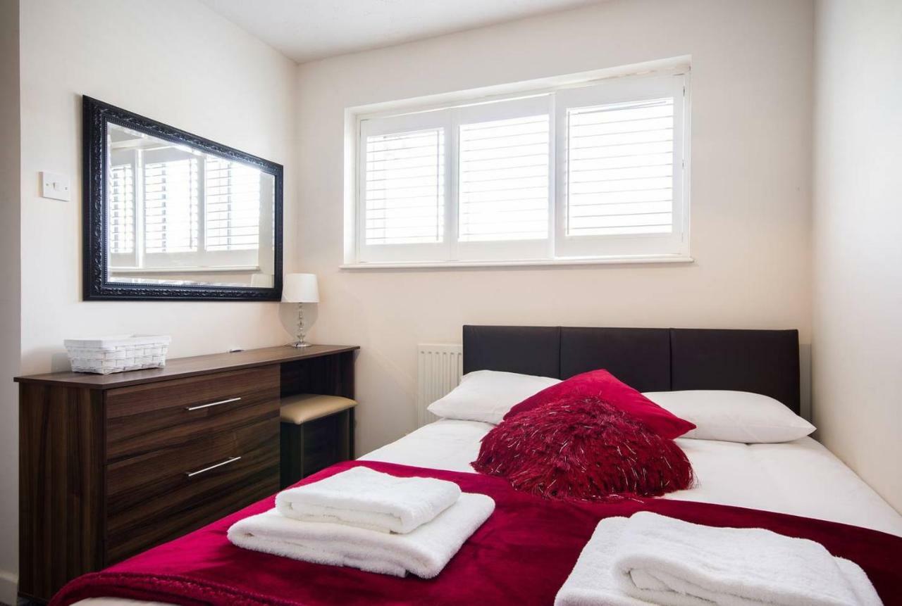 Spacious House, Sleeps 7 People Reading Eksteriør billede