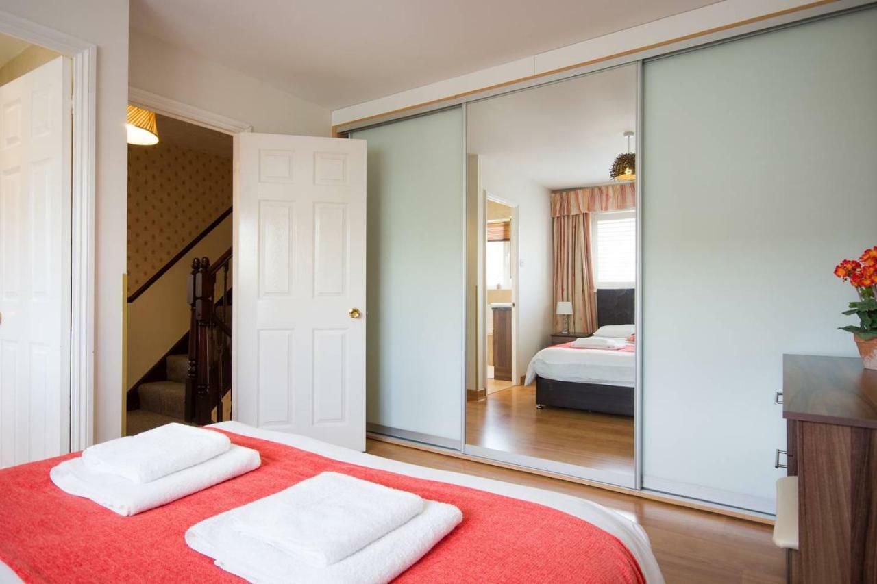 Spacious House, Sleeps 7 People Reading Eksteriør billede