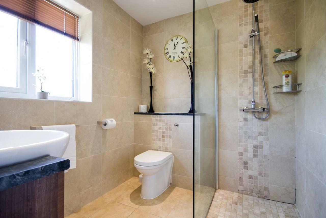 Spacious House, Sleeps 7 People Reading Eksteriør billede