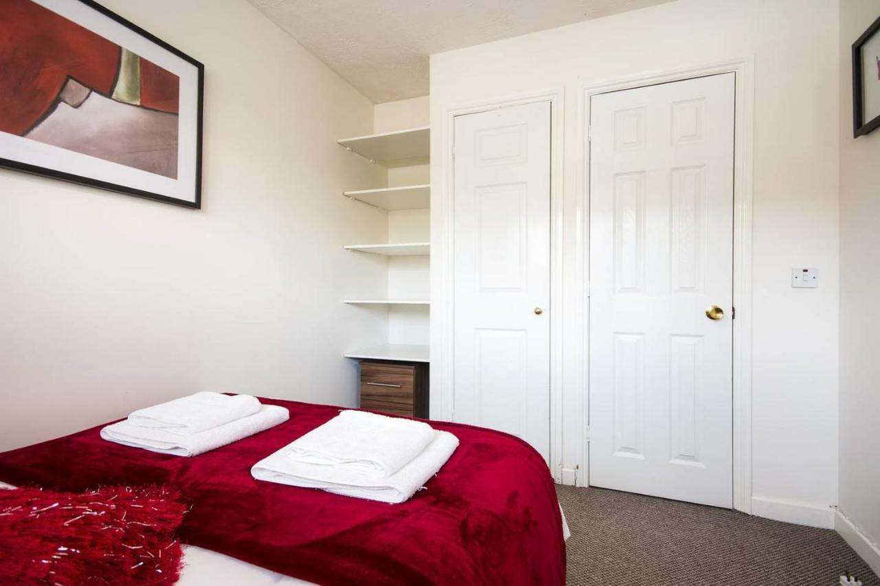 Spacious House, Sleeps 7 People Reading Eksteriør billede