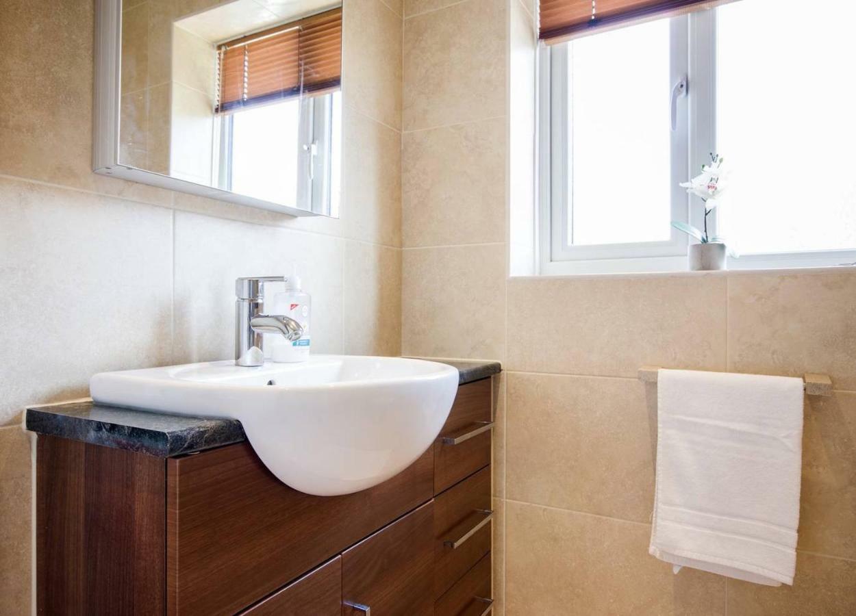Spacious House, Sleeps 7 People Reading Eksteriør billede