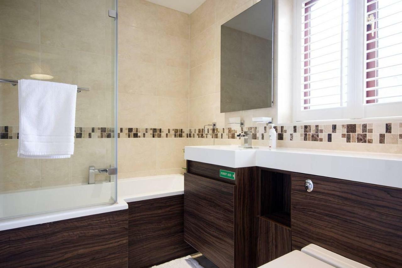 Spacious House, Sleeps 7 People Reading Eksteriør billede